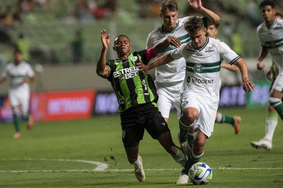 Juninho está em sua oitava temporada no América-MG