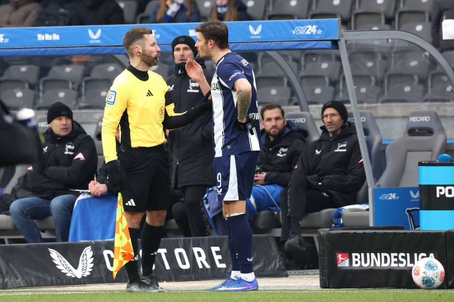 Kolejne problemy Dawida Kownackiego, polski napastnik zawieszony przez DFB