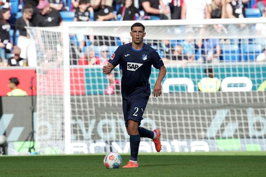 Stále nezvyklý pohled: Robin Hranáč v dresu Hoffenheimu na hřišti. 