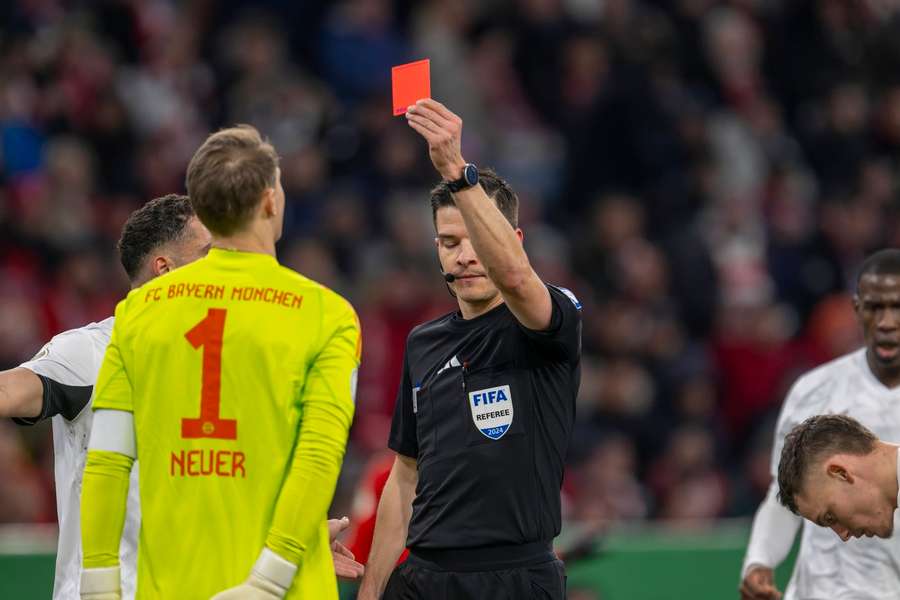 Manuel Neuer foi expulso pela primeira vez na carreira
