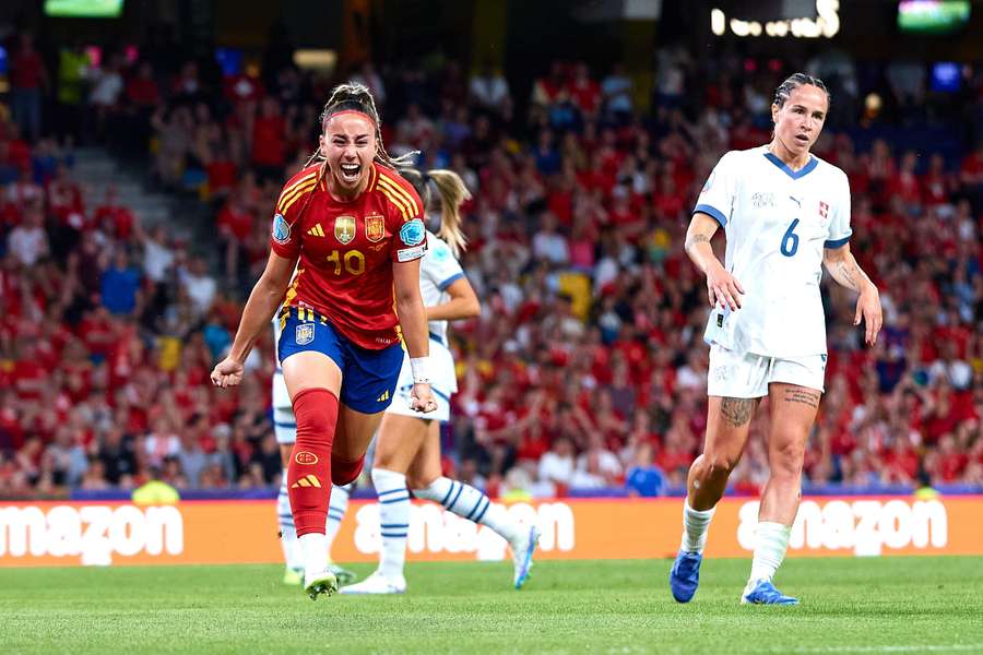 Athenea del Castillo celebra su gol ante Suiza