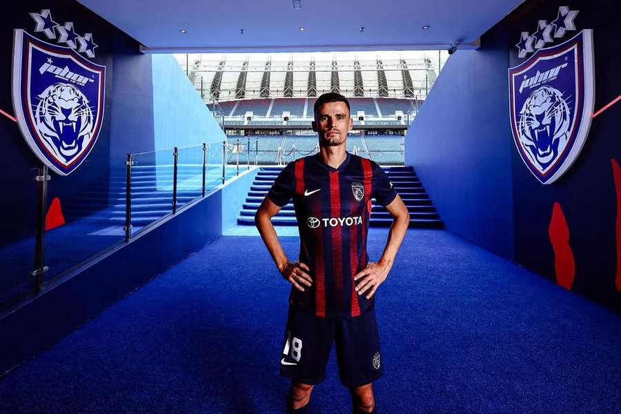 Nené apresentado pelo Johor