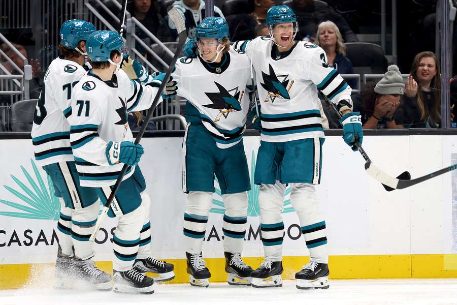 Sharks jako jedyni wygrali we własnej hali. Pokonali Jets