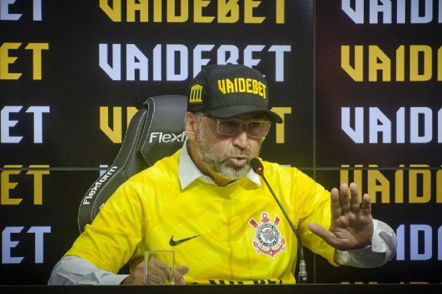 Augusto Melo em apresentação da VaideBet como parceira