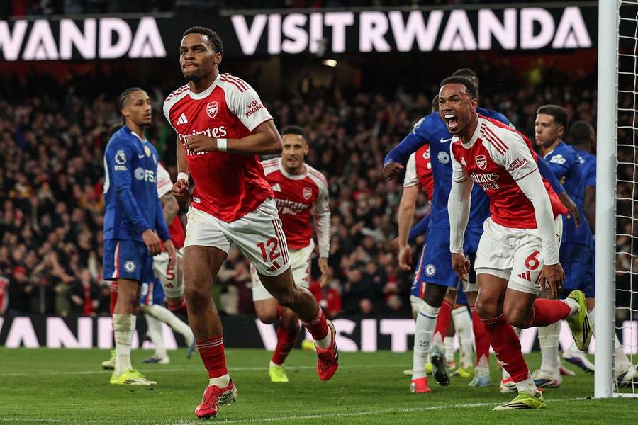 Arsenal wygrał bitwę na rzuty rożne z Chelsea. Gole zdobywali tylko obrońcy