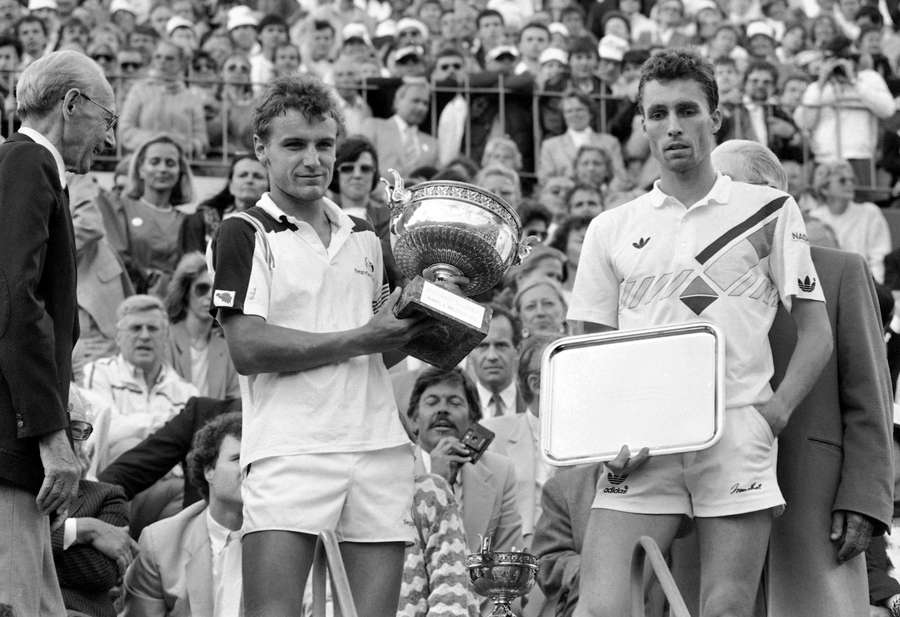 Mats Wilander celebrated after winning the French Open in 1985