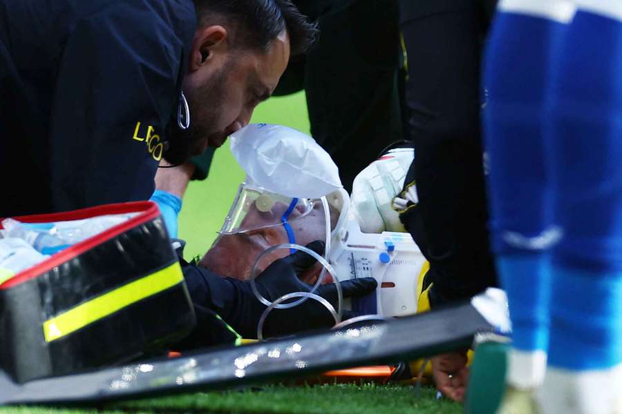 Emiliano Martinez blessé dans un choc impressionnant