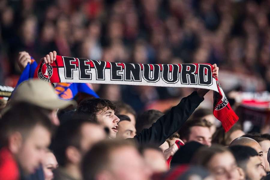 Gli ultras del Feyenoord scaldano già l'ambiente in vista dello scontro con la Roma