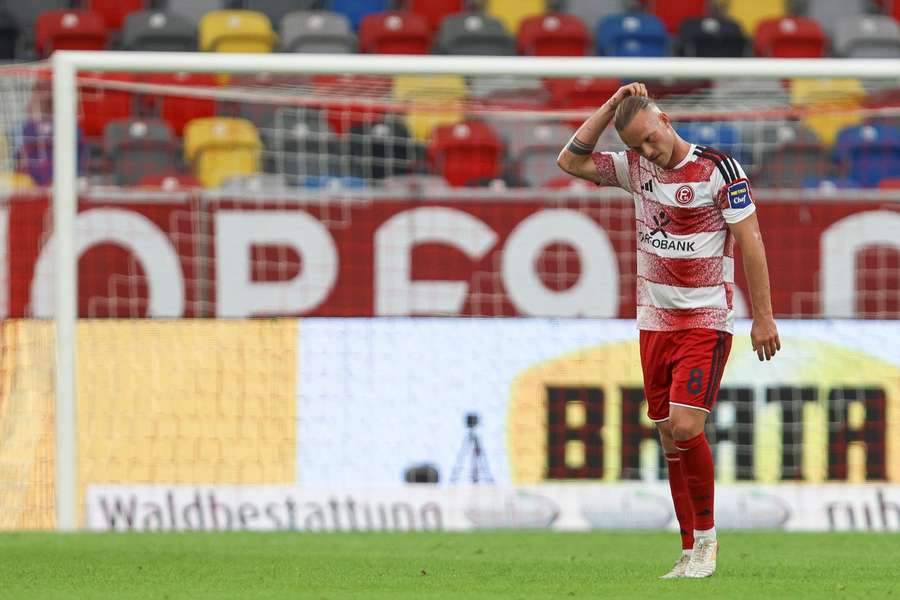 Ratlosigkeit bei Hendrix, der nach einer Notbremse vom Platz flog Ratlosigkeit bei Hendrix, der nach einer Notbremse vom Platz flog