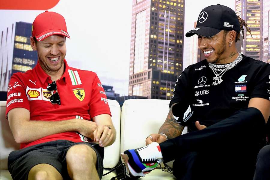 Sebastian Vettel (l.) und Lewis Hamilton haben während ihrer aktiven Zeit ein freundschaftliches Verhältnis aufgebaut.
