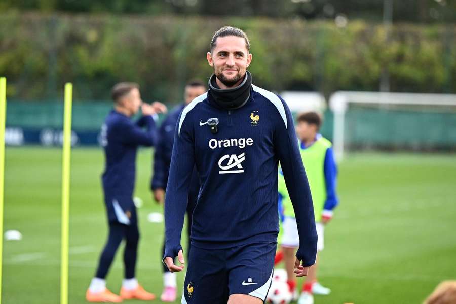 Rabiot in France training