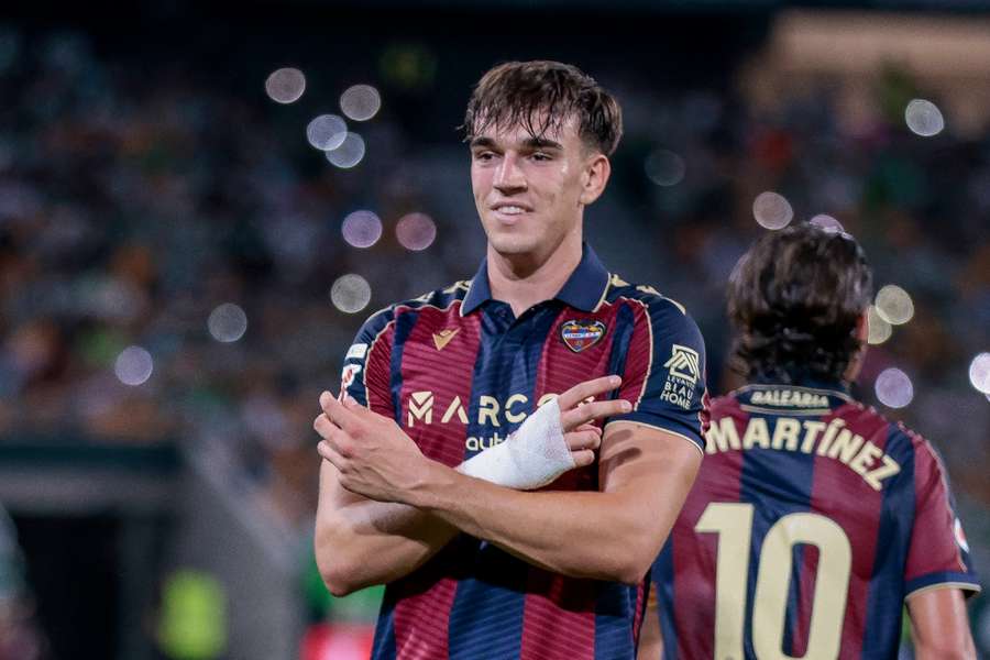 Carlos Espí celebra su gol ante el Betis Carlos Espí celebra su gol ante el Betis