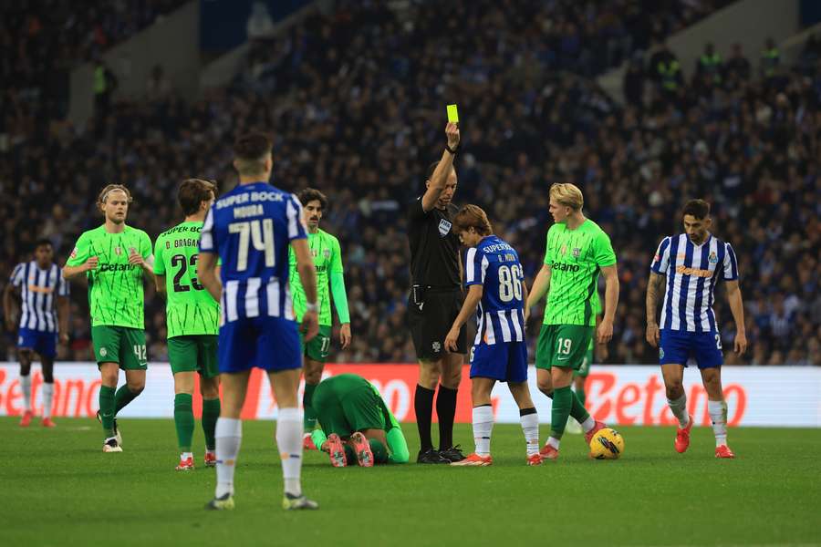 Houve chuva de cartões após o jogo