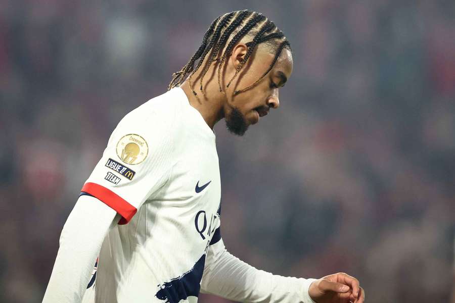 Bradley Barcola se viu entre uma disputa do PSG com a seleção francesa