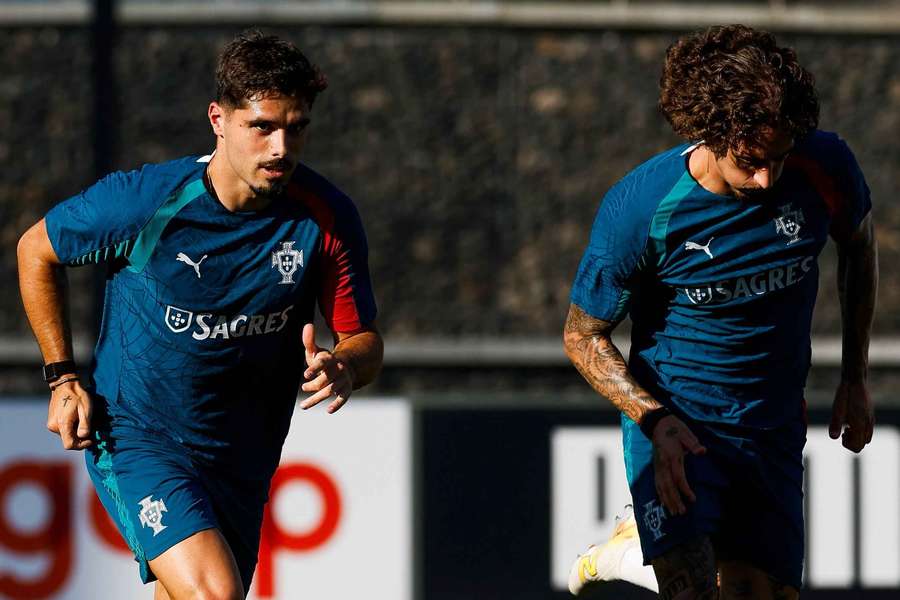 Pedro Neto no treino com Fábio Silva Pedro Neto no treino com Fábio Silva