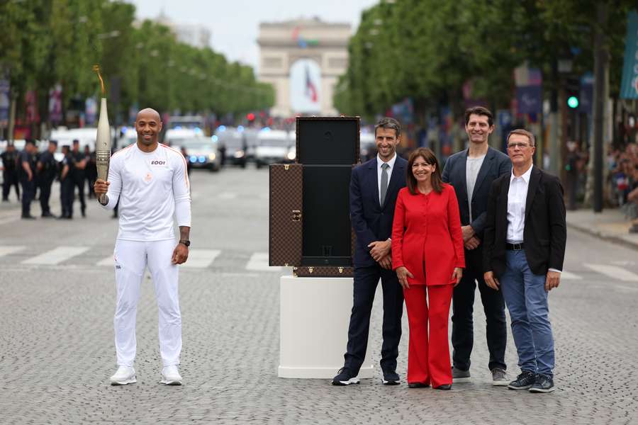 Olympische vlam arriveert op de Franse nationale feestdag 