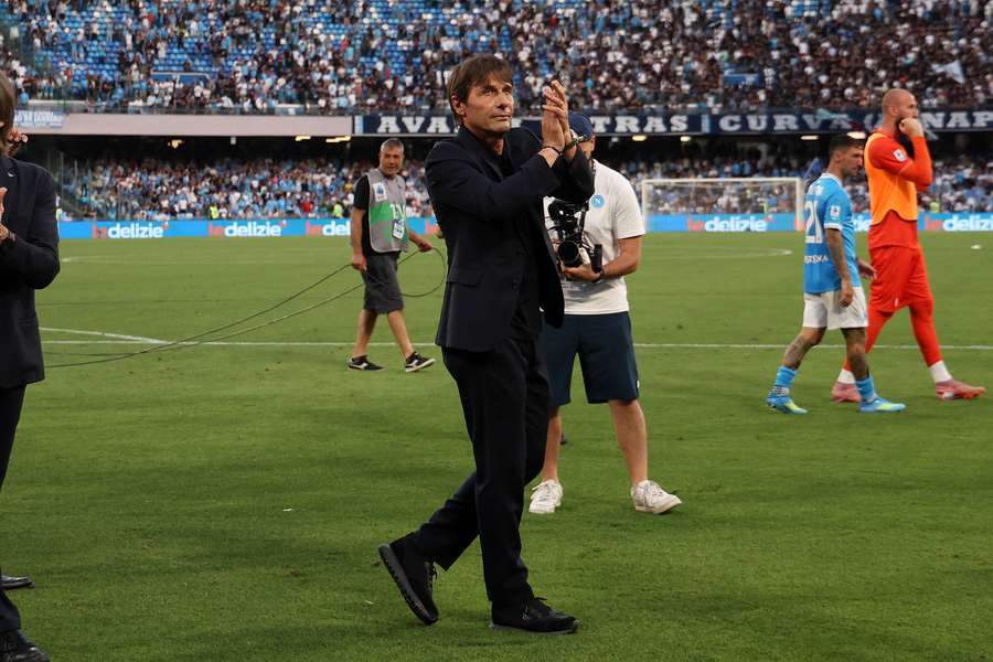 Conte sa rozlúčil aj s fanúšikmi. Conte sa rozlúčil aj s fanúšikmi.