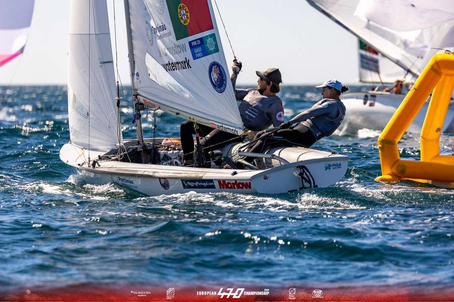 Beatriz Gago e Rodolfo Pires caíram para sétimos na classe 470