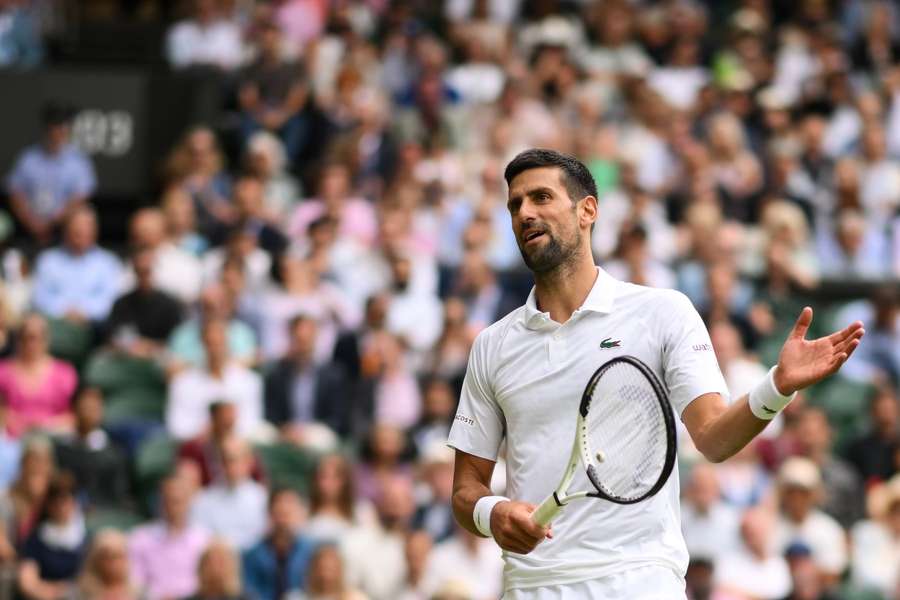 Novak Djokovic în timpul sfertului de finală cu Andrey Rublev