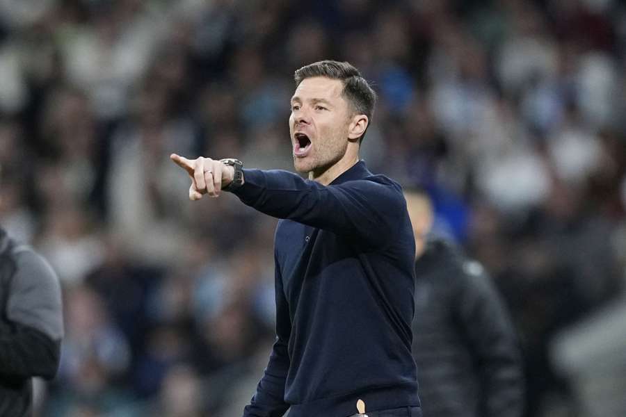 Xabi Alonso está sob pressão no Real Madrid Xabi Alonso está sob pressão no Real Madrid