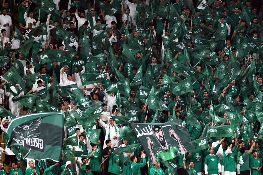 Fanii Arabiei Saudite în timpul unui meci de calificare pentru Cupa Mondială