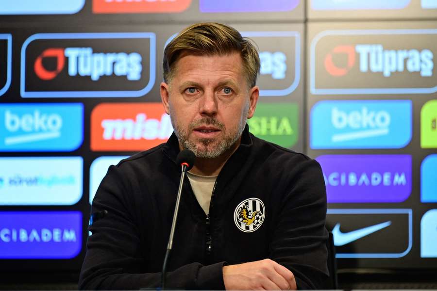 Horejš na tiskové konferenci před odvetou play off Konferenční ligy. Horejš na tiskové konferenci před odvetou play off Konferenční ligy.