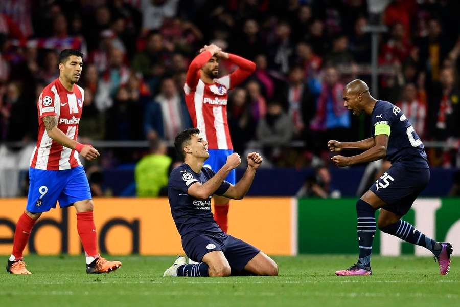 Fernandinho jogou com Rodri
