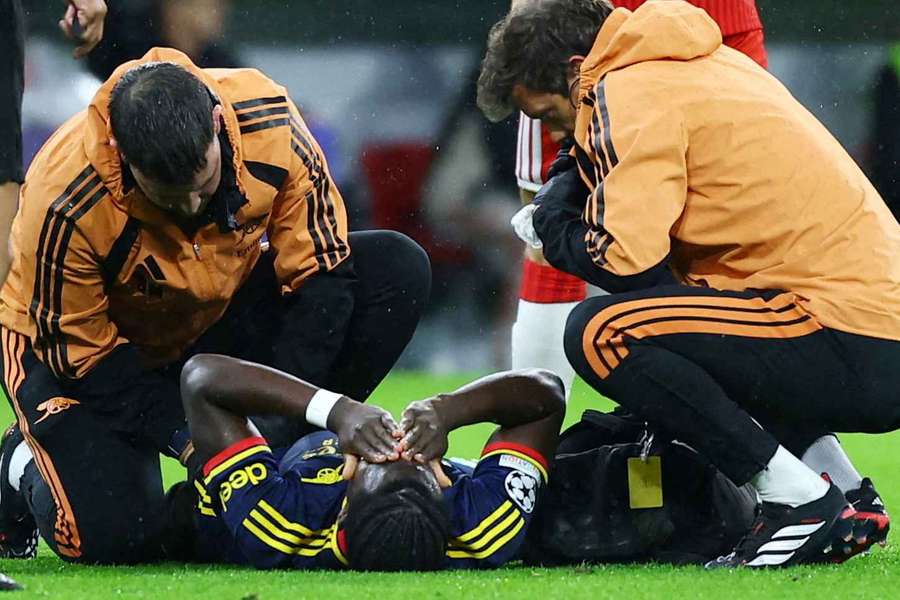 Arsenal dealt major blow as Bukayo Saka limps off early in Bayern clash Arsenal dealt major blow as Bukayo Saka limps off early in Bayern clash