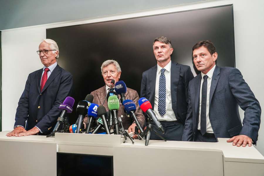 La presentazione di Maldini e Leonardo