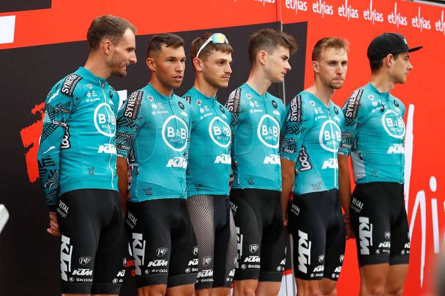 Léquipe cycliste B&B Hotels le 26 juillet 2022 sur le Tour de Wallonie.