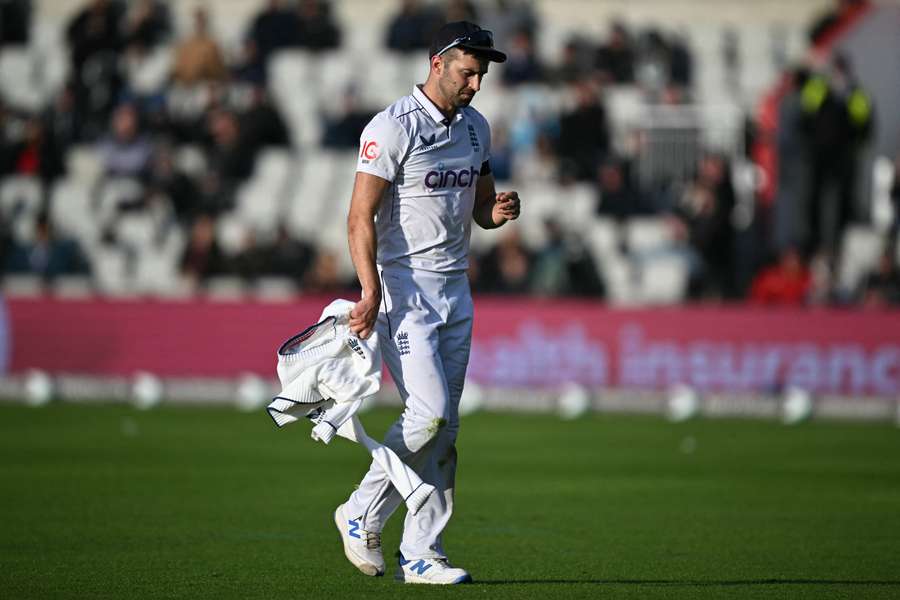 Wood leaves the pitch against Sri Lanka