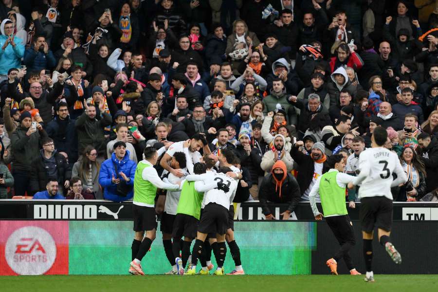 El Valencia suma tres puntos que saben a oro El Valencia suma tres puntos que saben a oro