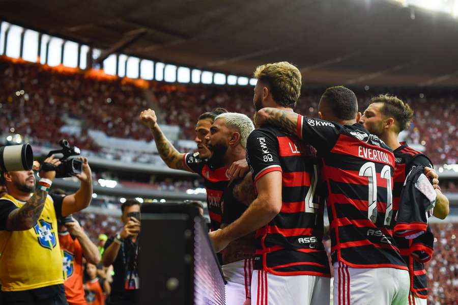 Gabigol vibra com gol da vitória sobre o Criciúma