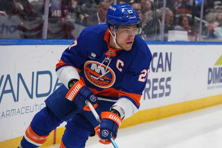 Mammoth sign Anders Lee to three-year, $16.2 million deal