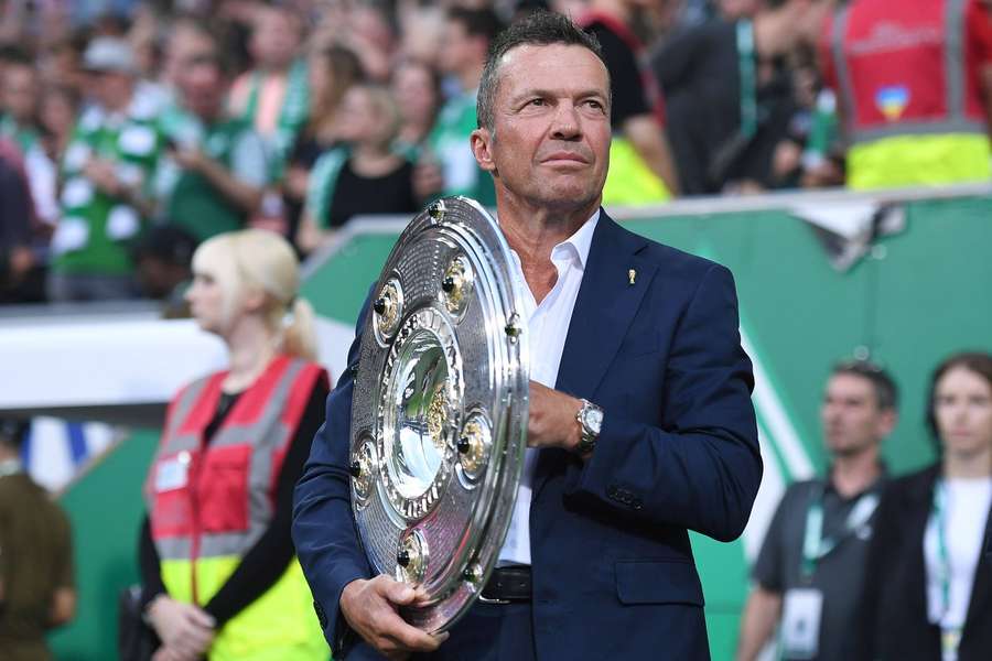 Lothar Matthäus hat trotz der famosen Leverkusener Hinrunde den FC Bayern als Meisterfavorit auserkoren.