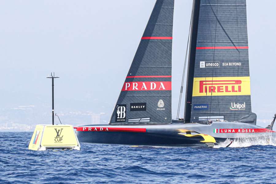 Luna Rossa in acqua