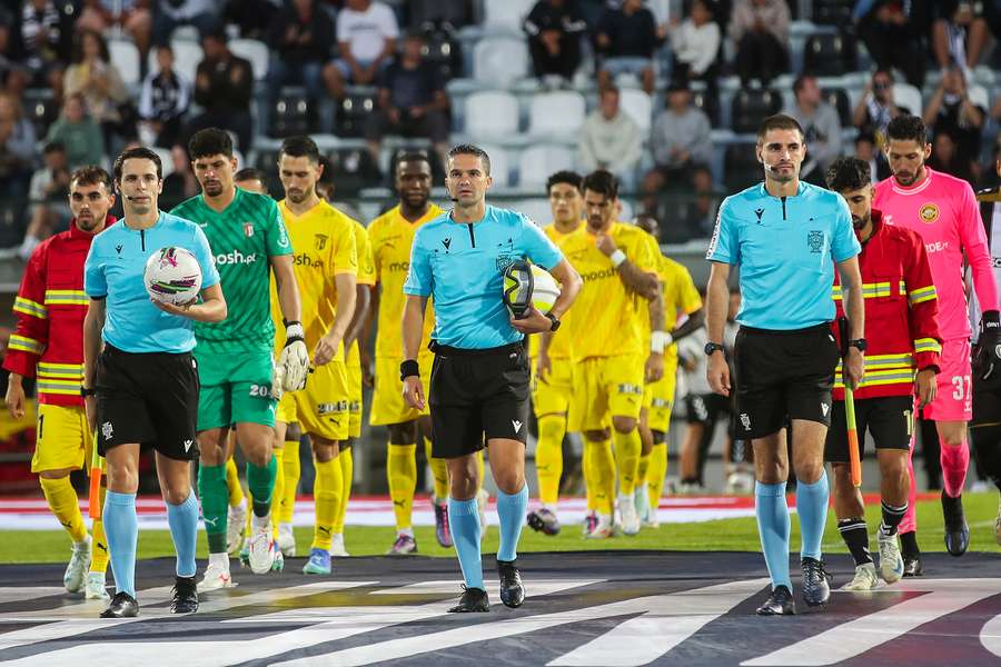 Nacional e SC Braga com homenagem para os bombeiros