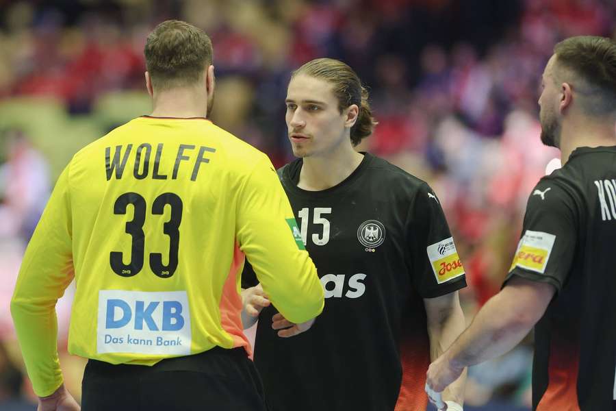 Andrea Wolff und Juri Knorr beim Spiel gegen Norwegen.