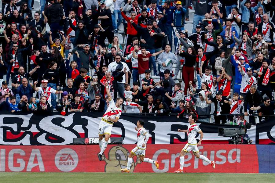 Vallecano i v deseti porazilo Granadu 2:1.