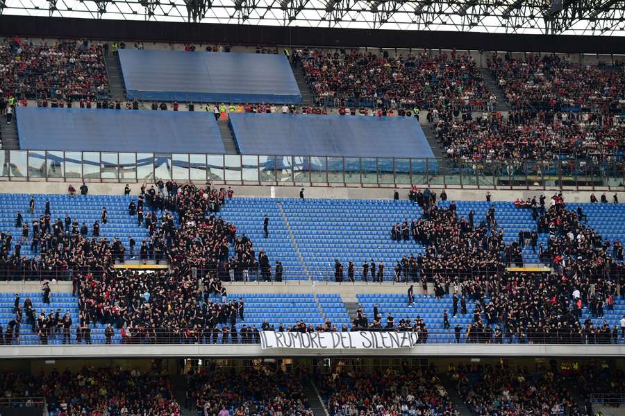 Milan fans' protests during the match