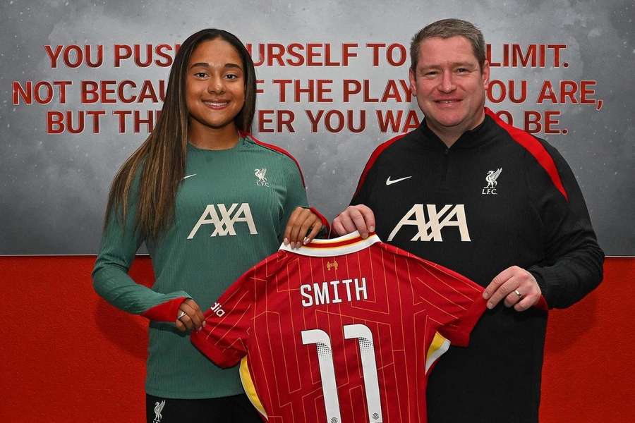 Olivia Smith é a nova camisola 11 do Liverpool
