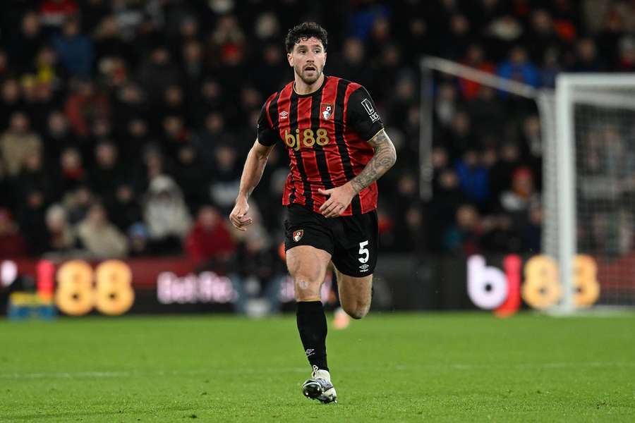 Marcos Senesi, do Bournemouth, é um dos referenciados