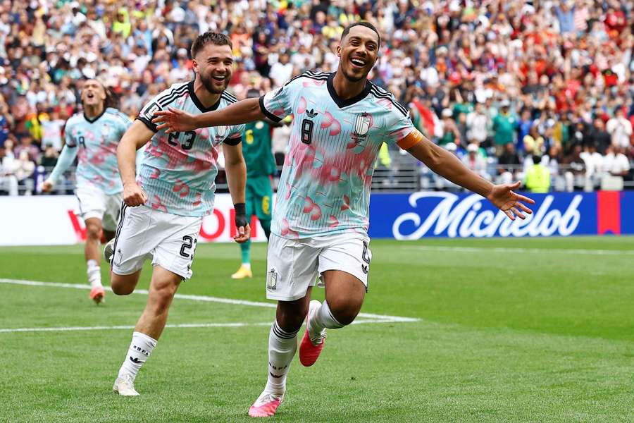Tielemans celebra el tanto de la victoria Tielemans celebra el tanto de la victoria