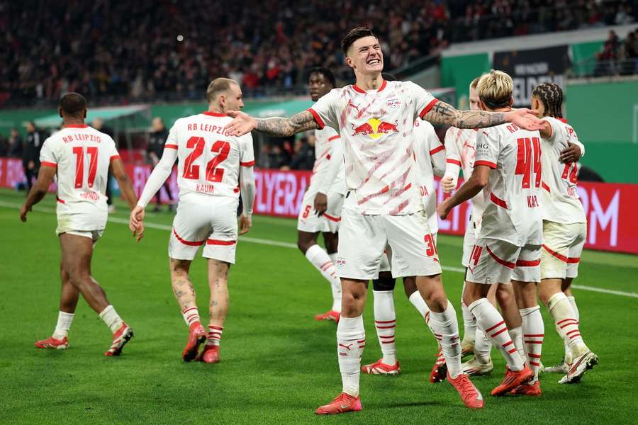 Benjamin Šeško celebra golo