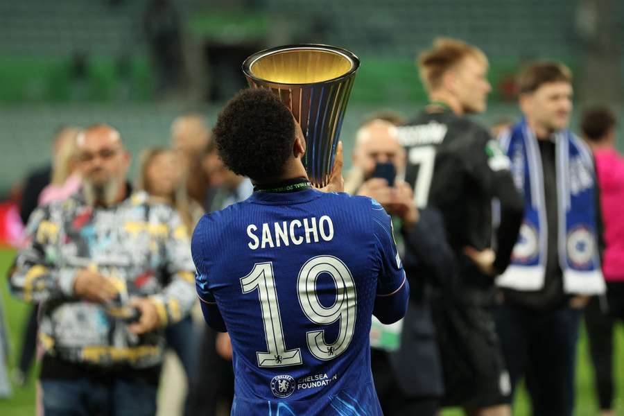 Jadon Sancho se vrátí do Manchesteru United.