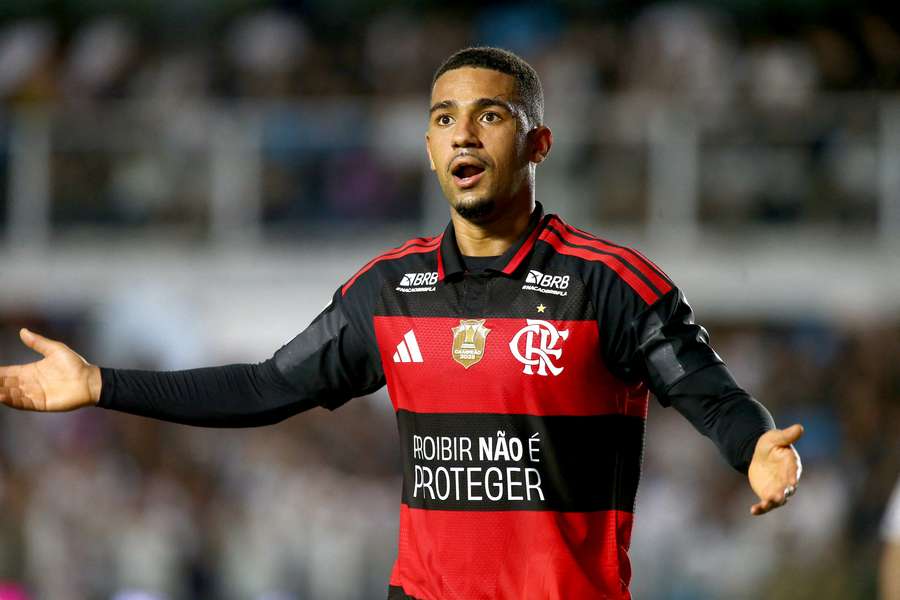 Samuel Lino, do Flamengo, em partida contra o Santos pelo Brasileirão Samuel Lino, do Flamengo, em partida contra o Santos pelo Brasileirão
