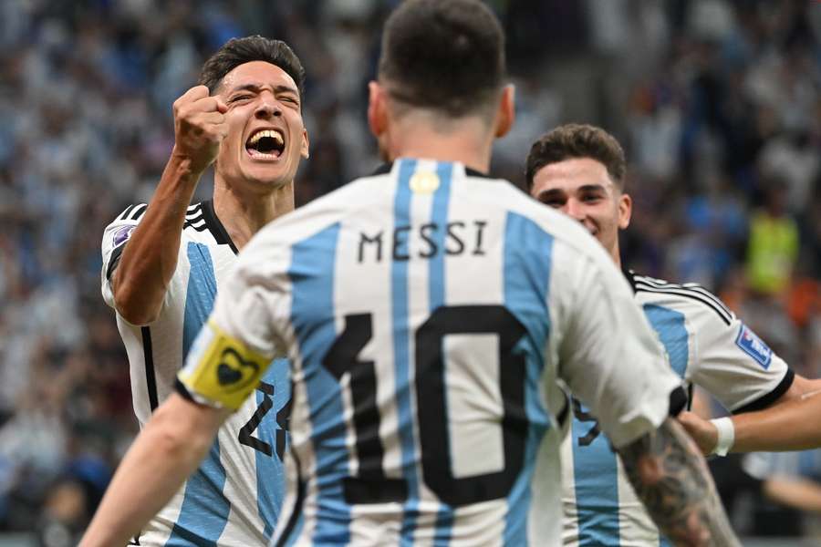 Messi e seus "blue caps" fizeram 9 gols na Copa até agora