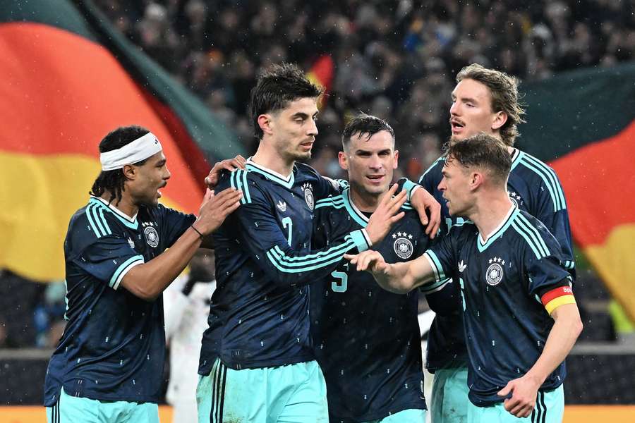 Jucătorii Germaniei se bucură după golul marcat de Havertz