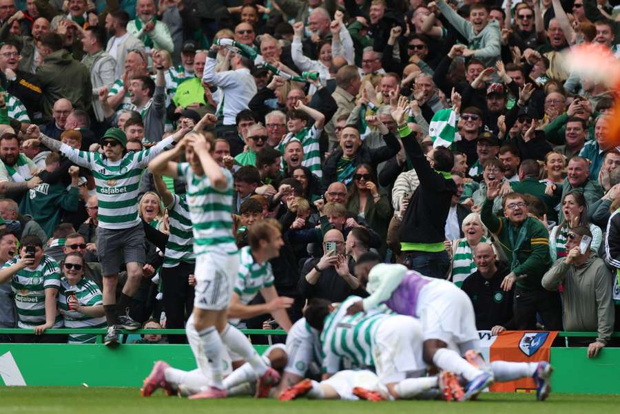 Les joueurs du Celtic célébrant leur victoire.