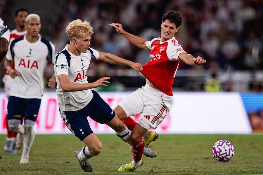 Tottenham manager Frank: Emotional seeing Norgaard in Arsenal shirt 